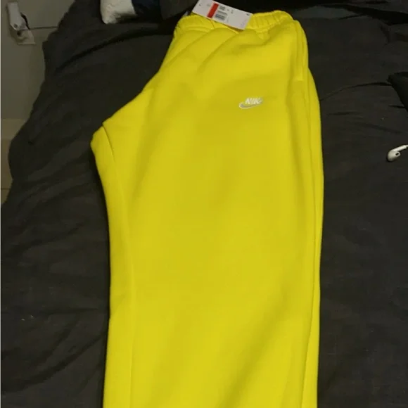 Nike joggers - Picture 1 of 2